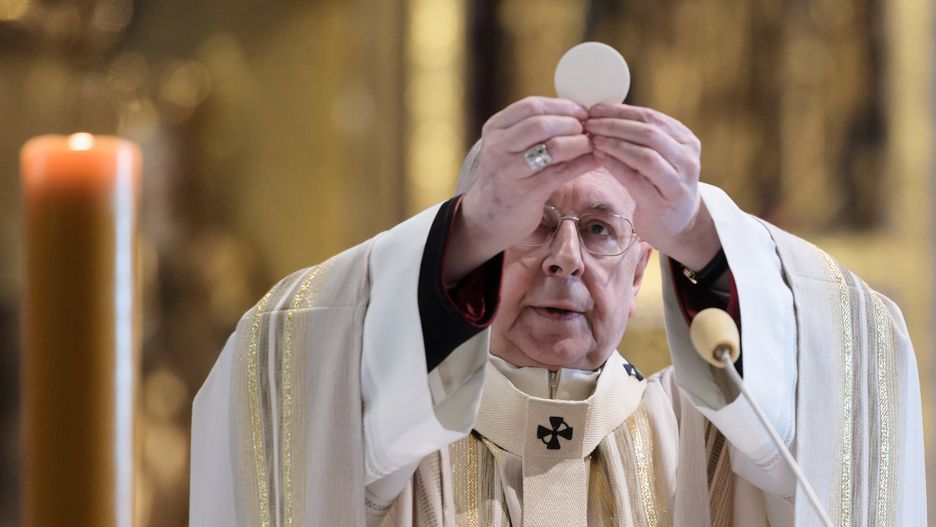 Abp Stanisław Gądecki miał przekazać dokumenty prokuraturze. Kuria twierdzi, że zostały przekazane do Watykanu
