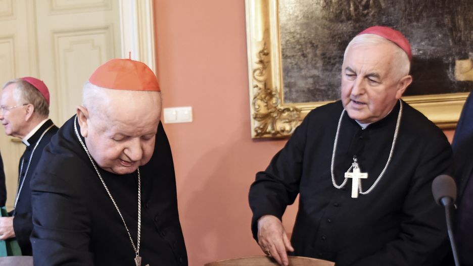 Kardynał Stanisław Dziwisz broni biskupa Jana Szkodonia