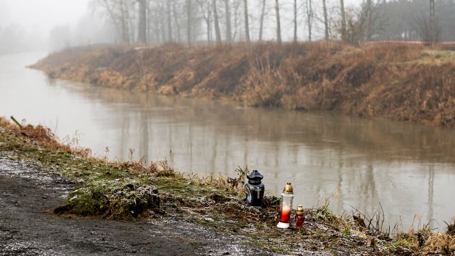 Samochód wyciągano przez ponad półtorej godziny