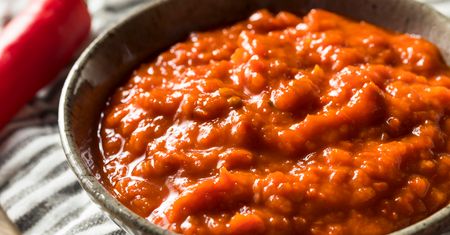 Pasta Harissa na stałe w Lidlu. Uratuje niejedną potrawę