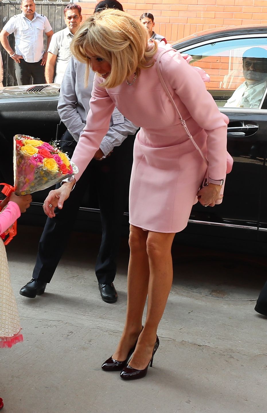 Brigitte Macron w czarnych szpilkach