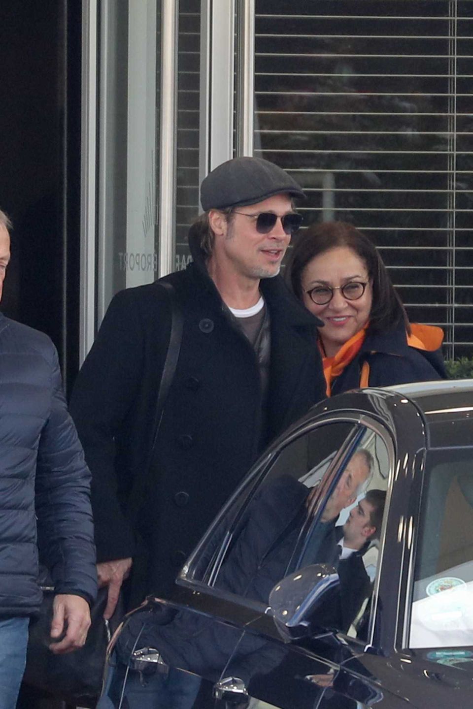 Brad Pitt w Paryżu na lotnisku Charlesa-de-Gaulle