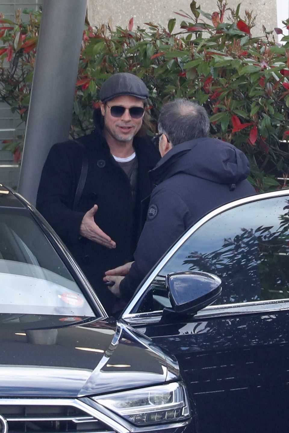 Brad Pitt w Paryżu na lotnisku Charlesa-de-Gaulle