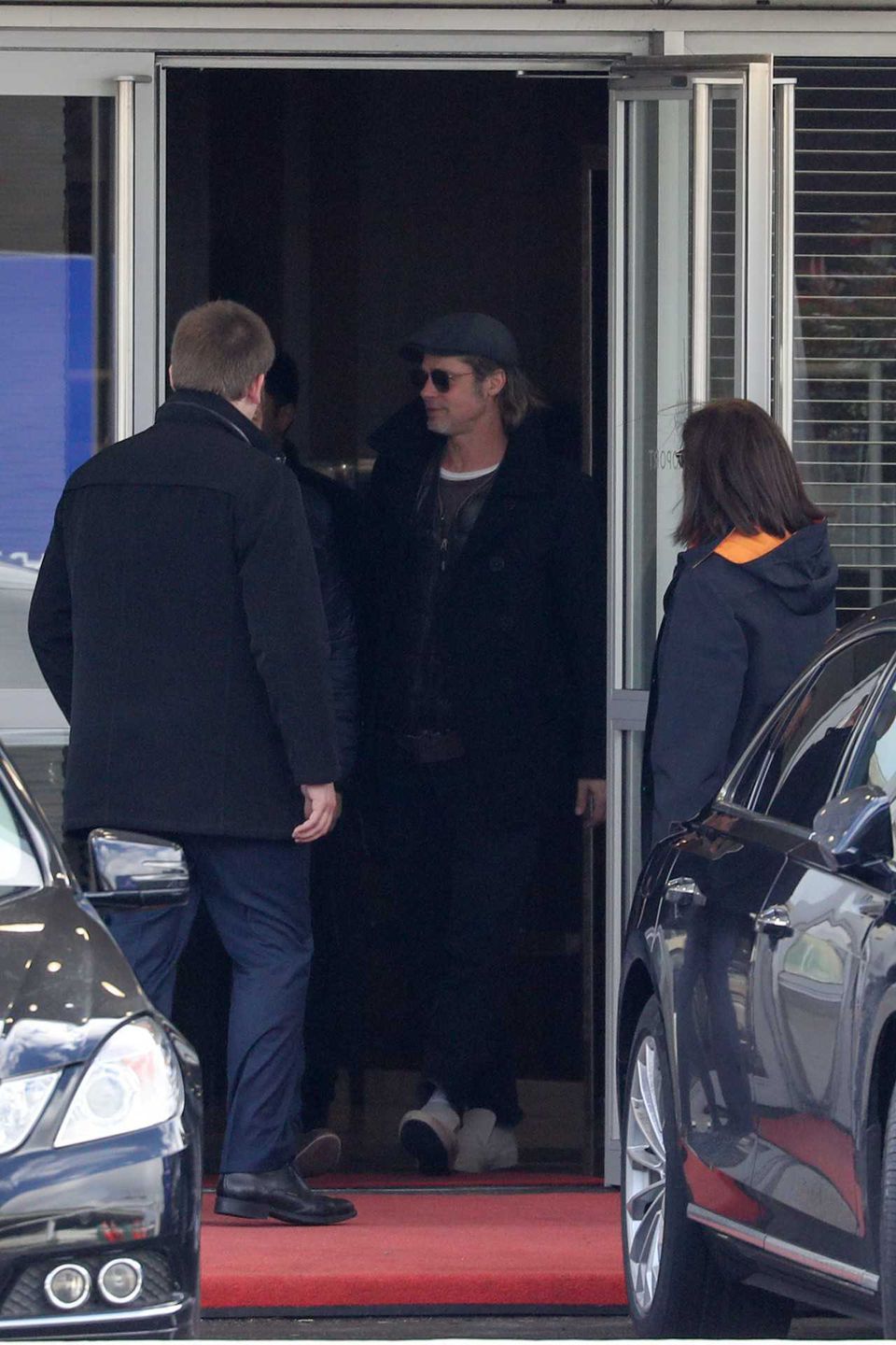 Brad Pitt w Paryżu na lotnisku Charlesa-de-Gaulle