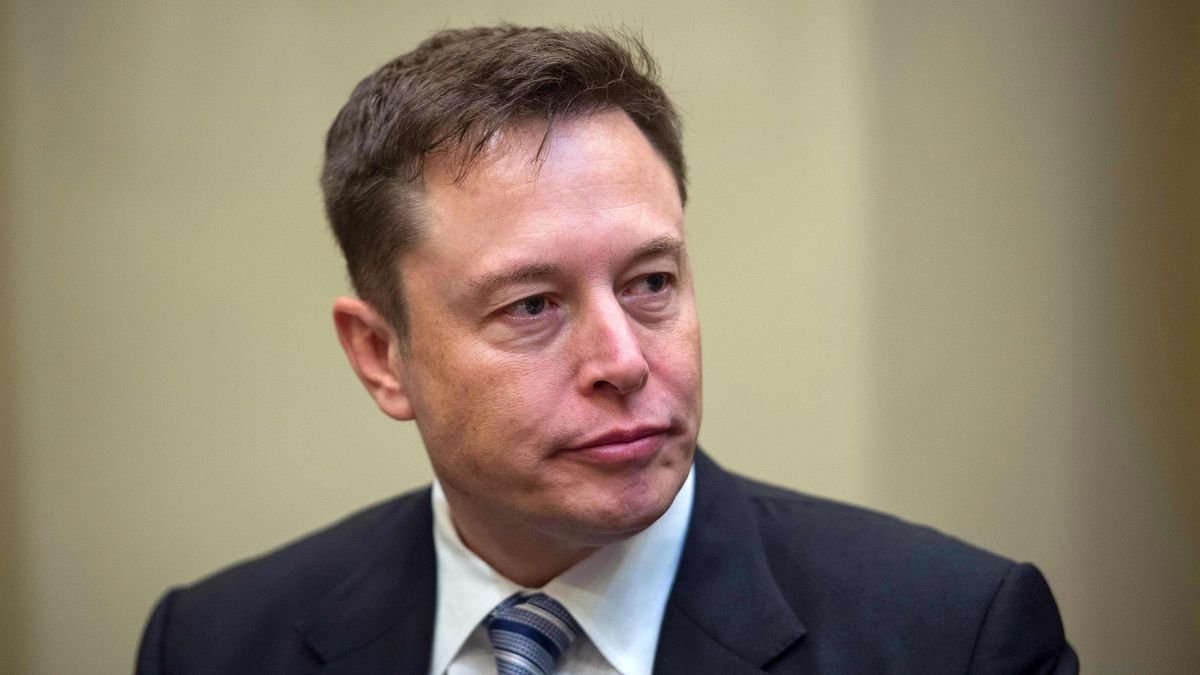 Elon Musk zmienił nazwę użytkownika na Twitterze na „Elon Tusk”. Zamieścił też wpisy dotyczące przyszłości spółki Tesla