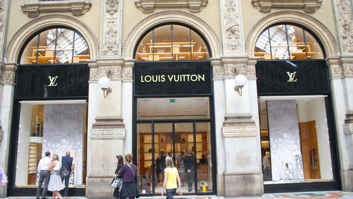 Sklepy Louis Vuitton znajdują się w najbardziej prestiżowych lokalizacjach.
