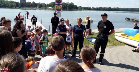 Bezpiecznie nad wodą- policjanci i strażacy dla dzieci