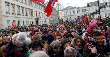 Z fajerwerkami, ale bez nacjonalistów. Jak inne kraje świętują stulecie niepodległości