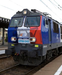 PKP Intercity kontroluje wagony. Brak klimatyzacji, toalet, nie mówiąc o dostępie do internetu