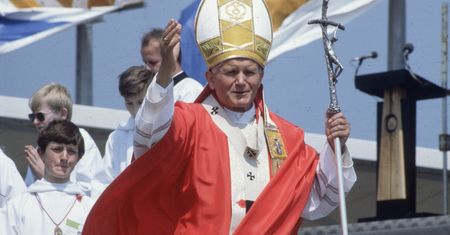 Jak dobrze znasz życiorys Jana Pawła II?
