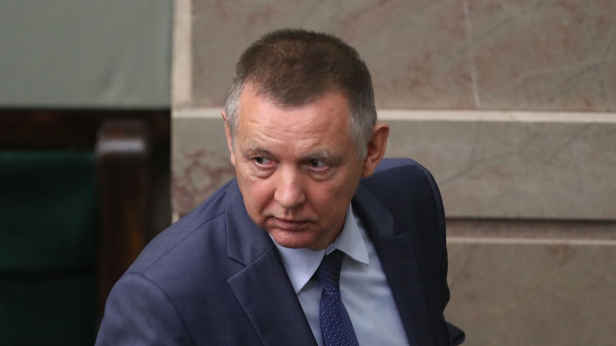 Marian Banaś praktycznie przestał pojawiać się publicznie. Tu - w czasie pierwszego posiedzenia parlamentu  