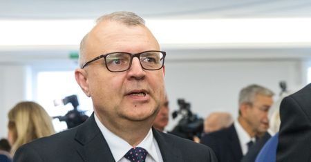 Oświadczenia majątkowe senatorów. Dwa mieszkania, dom i nowy samochód Kazimierza Michała Ujazdowskiego