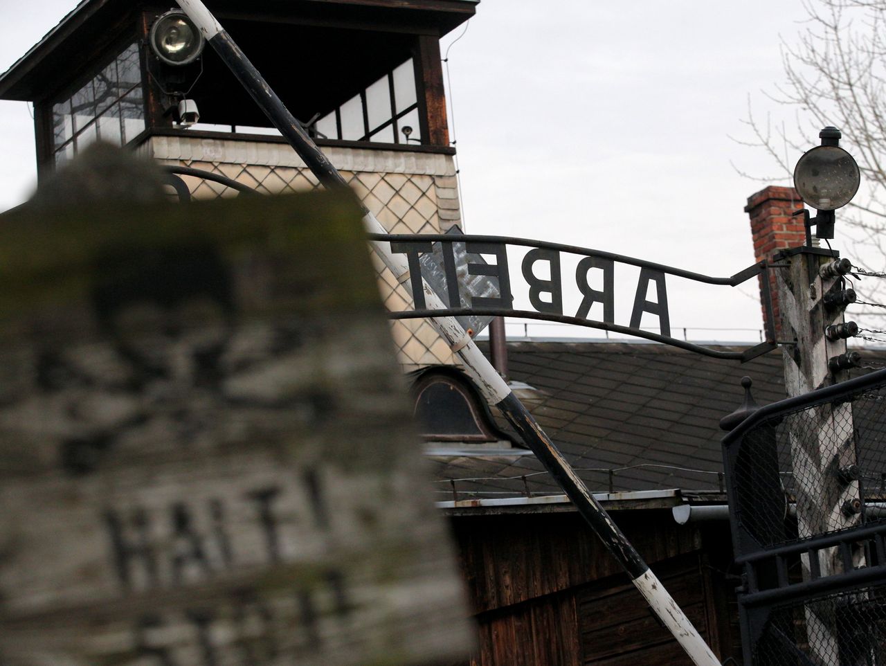 Obchody w Auschwitz. Stanowcze słowa premiera