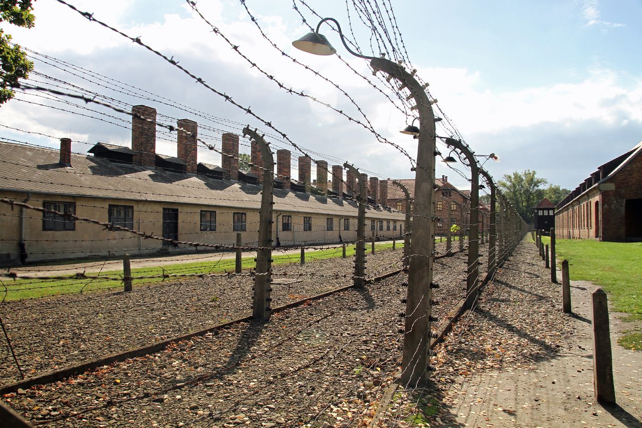 Ukradli z Auschwitz kawałek ogrodzenia. Niesforni turyści uniewinnieni