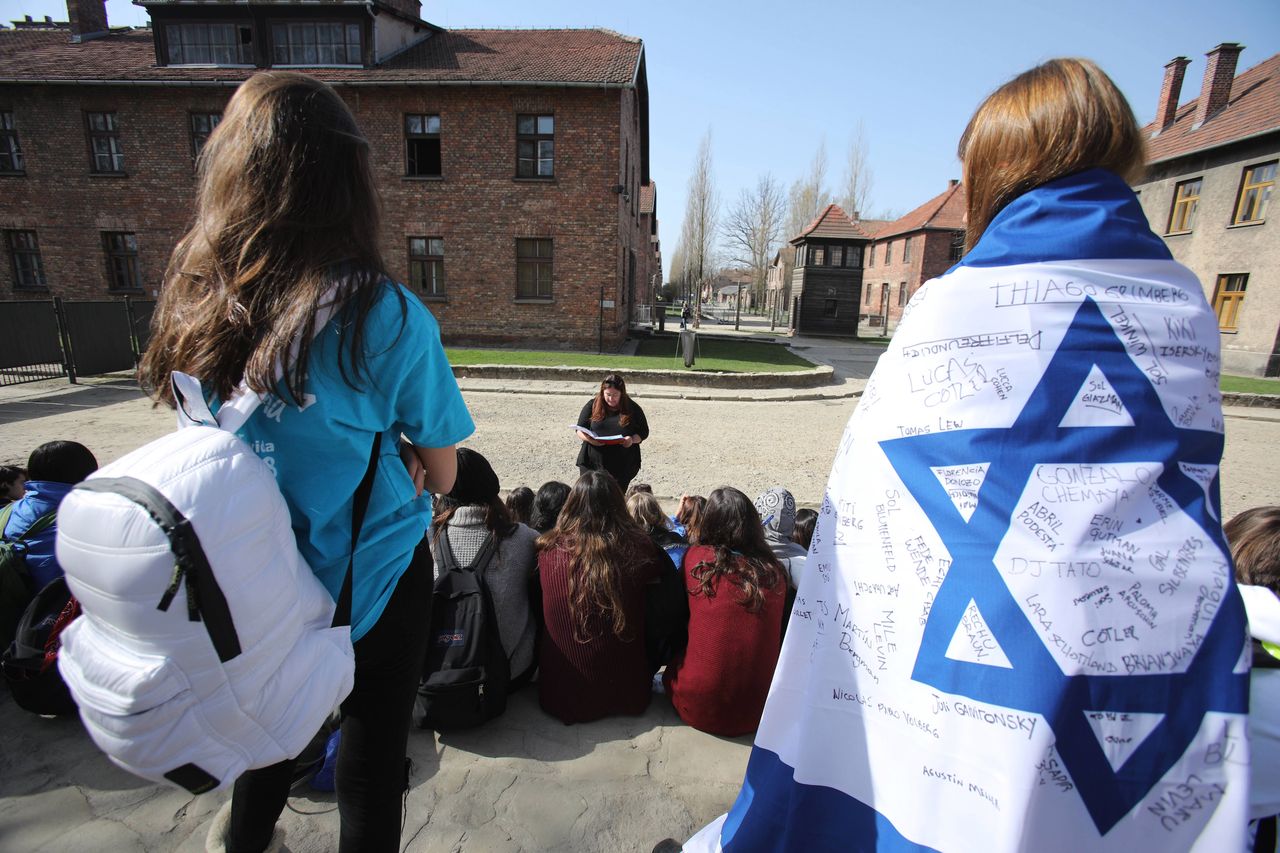 "The Guardian" pisze o Polsce. Chodzi o "nienawiść" w muzeum Auschwitz