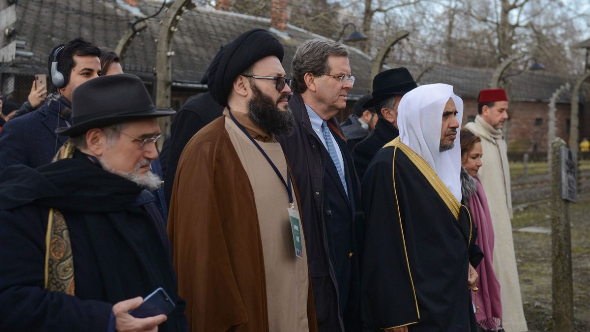 Przywódca muzułmański Mohammad Al-Issa modlił się w Auschwitz z delegacją Komitetu Żydów Amerykańskich.