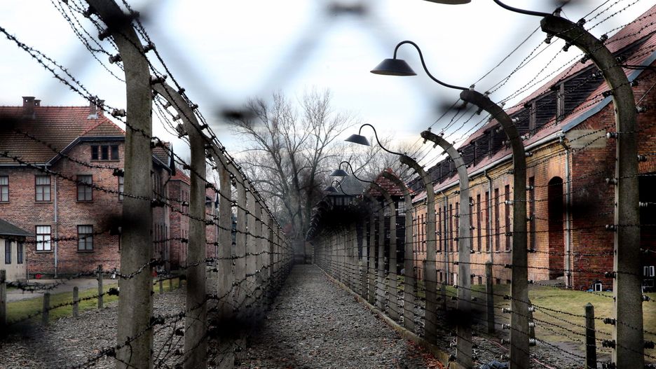 Olszewski chciał usunąć z KL Auschwitz z turystycznej mapy Polski