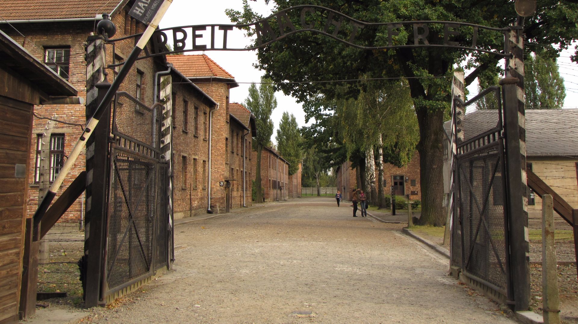 3 lata więzienia za „polskie obozy koncentracyjne”. Rząd pracuje nad projektem