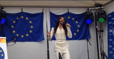 Mamy występ Conchity Wurst z Europarlamentu.Tak śpiewała dla posłów [wideo]
