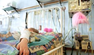 Wykąpała dziecko we wrzątku. Sąd kolejny raz stwierdził, że mała Nikola wróci do matki