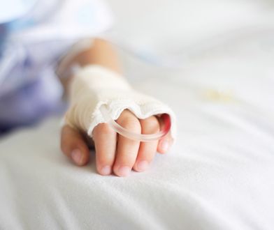 Bydgoszcz: 8-miesięczny niemowlak z ciężkimi obrażeniami. Policja zatrzymała matkę