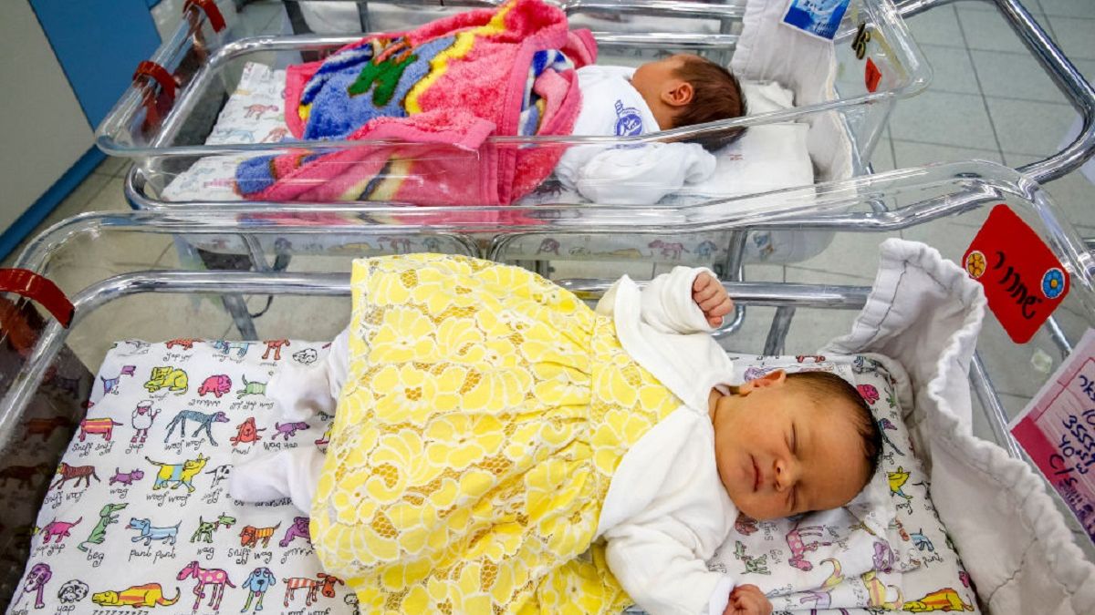 Przyrost naturalny w Polsce jest ujemny. Eksperci alarmują, że liczba zgonów będzie przewyższać liczbę urodzeń jeszcze przez jakiś czas.