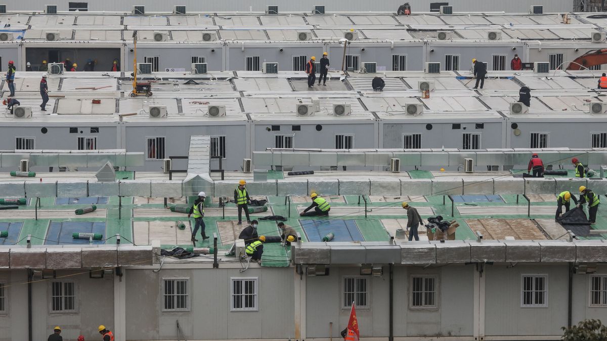 Szpital w Wuhan już przyjmuje pacjentów. Jego budowa trwała 10 dni.