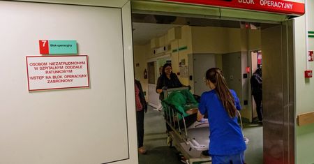 Świdnica. 33-latek wyszedł z SOR, jego ciało znaleziono przed szpitalem. Są wyniki sekcji zwłok