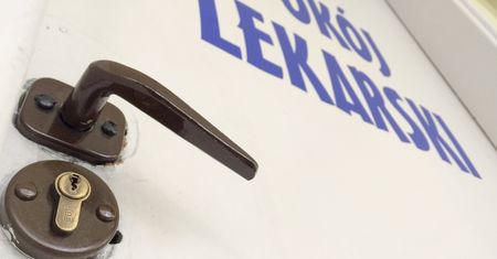 Brutalna walka o lekarzy. Szpitale podbierają sobie specjalistów