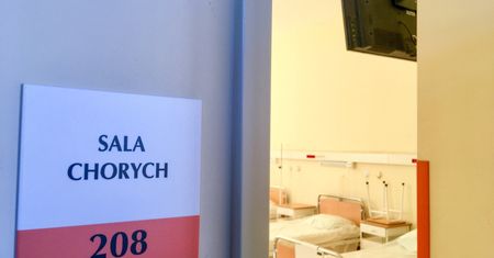Koszmar w szpitalu w Zgierzu. Pacjent leżał na jednej sali ze zmarłymi