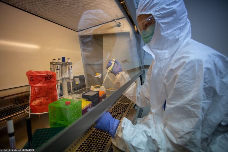 Instytut Chemii Bioorganicznej Polskiej Akademii Nauk w Poznaniu. W laboratorium wykonuje się testy na obecność koronawirusa