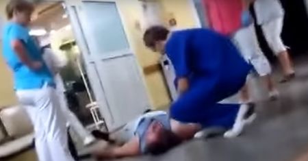 "Wstawaj pan, bo nikt nie będzie pana dźwigać". Skandaliczne zachowanie lekarzy i pielęgniarek