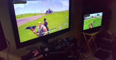 "Wolałbym, żeby zostawili to włączone" - Phil Spencer o "przypadkowym" międzykonsolowym graniu w Fortnite