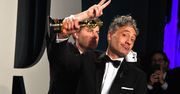 Taika Waititi najbardziej wyluzowanym laureatem Oscara. Schował statuetkę pod fotel