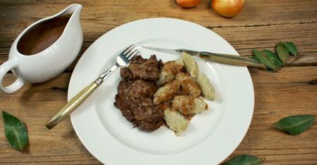 Bitki z karkówki z jelenia