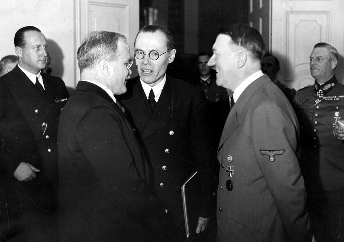Hitler nie mógł zaatakować Polski bez pewności co zrobią Sowieci. Na zdjęciu spotkanie Hitlera z ministrem spraw zagranicznych ZSRS Wiaczesławem Mołotowem. Listopad 1940 roku 