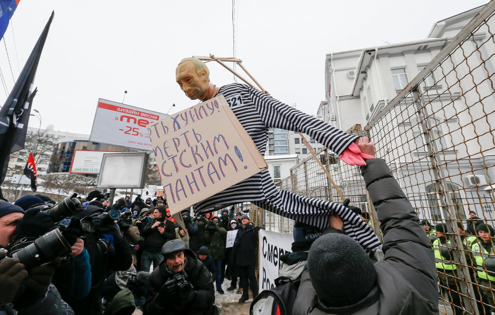 Ukraińscy aktywiści zablokowali dostęp do konsulatów m.in. we Lwowie, Charkowie i Odessie