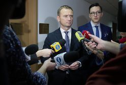 Sławomir Nitras zasłabł w samolocie na lotnisku Chopina. Polityk PO o jego stanie