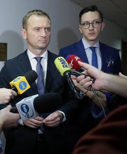 Sławomir Nitras zasłabł w samolocie na lotnisku Chopina. Polityk PO o jego stanie