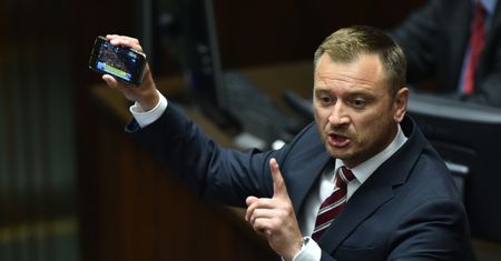Sławomir Nitras zarzuca Jarosławowi Kaczyńskiemu bezczelność. "Mamy w pokłonach podchodzić i oddawać mu cześć"