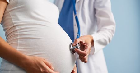 Zapłodnienie in vitro zakończone "niewyobrażalną pomyłką". Para w rozpaczy