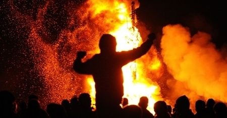 Rakija, taniec, śpiew i skoki przez ogień