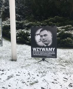 Straż Marszałkowska usunęła tablicę o ekshumacji. Sejm komentuje decyzję