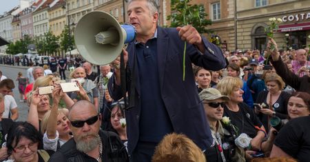 Władysław Frasyniuk przed miesięcznicą: niech mnie wynoszą