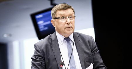Zbigniew Kuźmiuk krytykuje Donalda Tuska. "Są standardy"