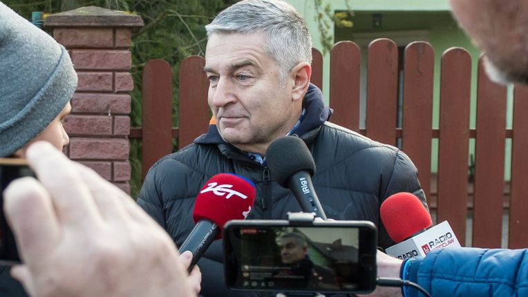 Frasyniuk przed swoim domem we Wrocławiu