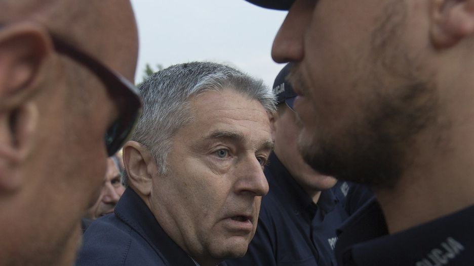 Władysław Frasyniuk popychał i kopał policjantów - uznał sąd