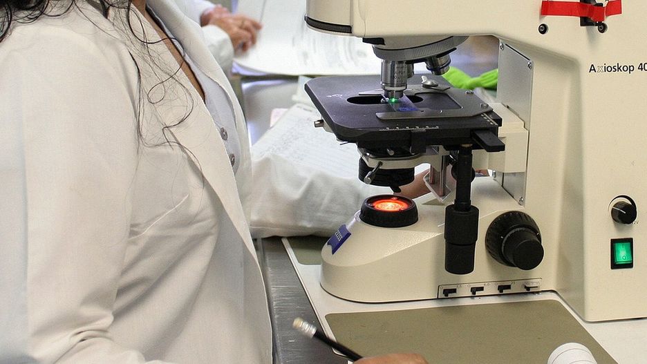 Wada jakościowa polega na zbrylaniu się substancji