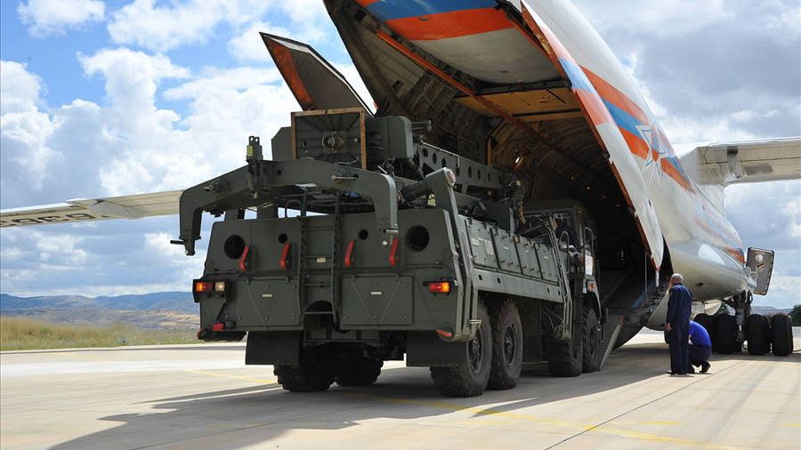 Elementy systemu S-400 już przetransportowano z Rosji do tureckiej bazy Akincilar pod Ankarą