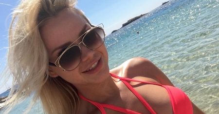 Gorąca Ola Ciupa wygrzewa się na plaży. Egzotyczne wakacje z ukochanym